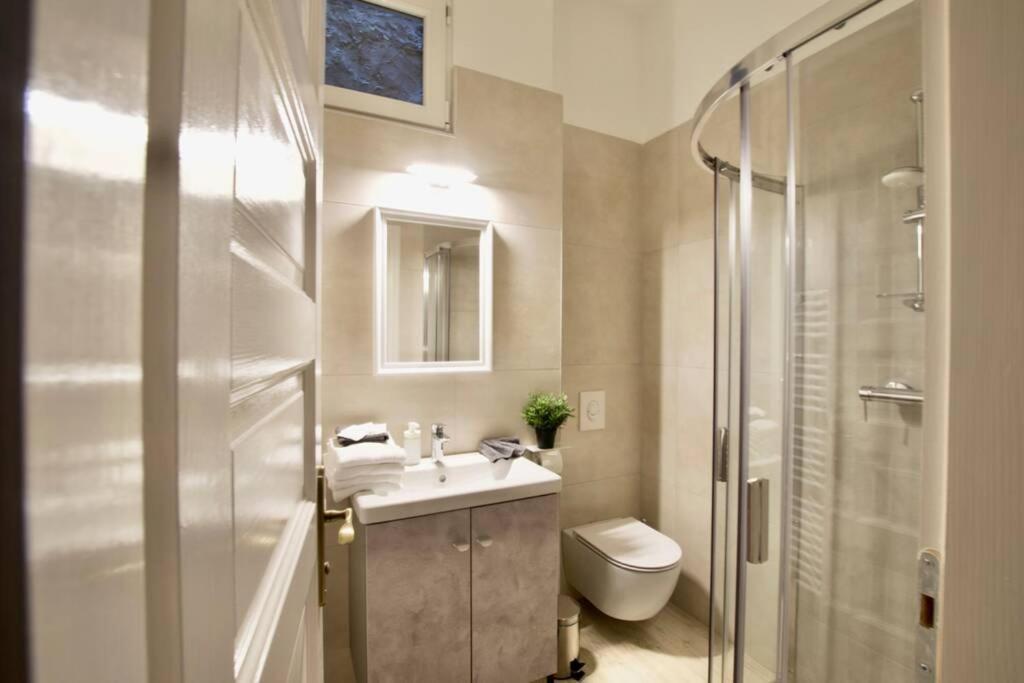 Premium Apartment By Hi5 - Astoria 4 Bedroom Budapest Exteriör bild
