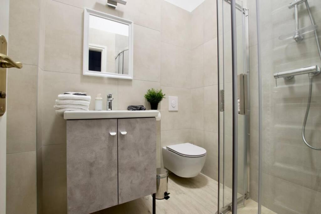 Premium Apartment By Hi5 - Astoria 4 Bedroom Budapest Exteriör bild