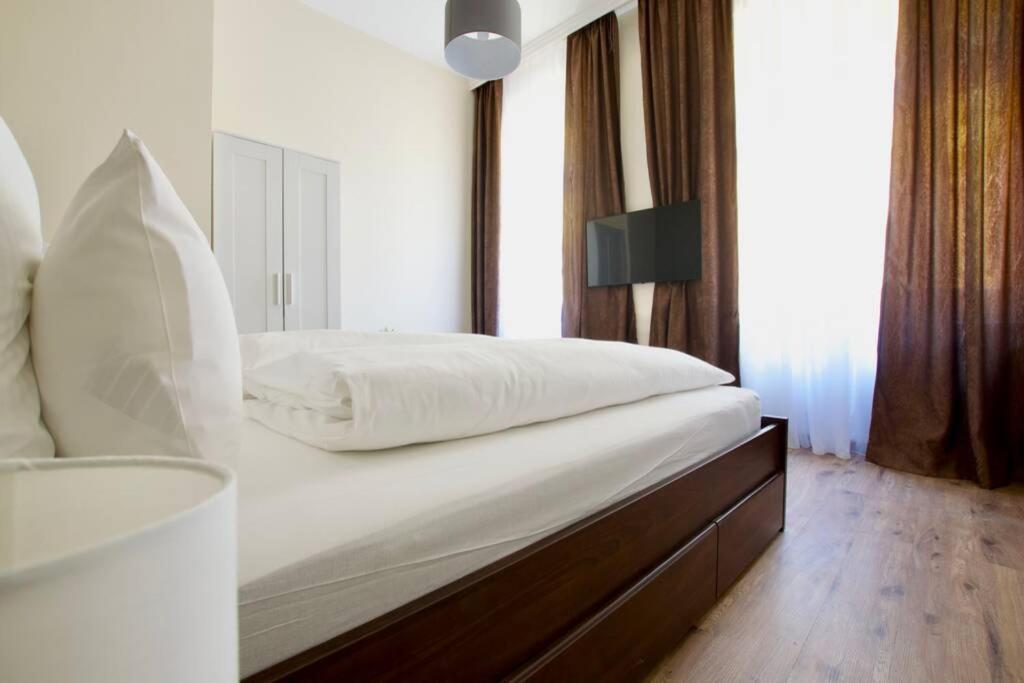 Premium Apartment By Hi5 - Astoria 4 Bedroom Budapest Exteriör bild
